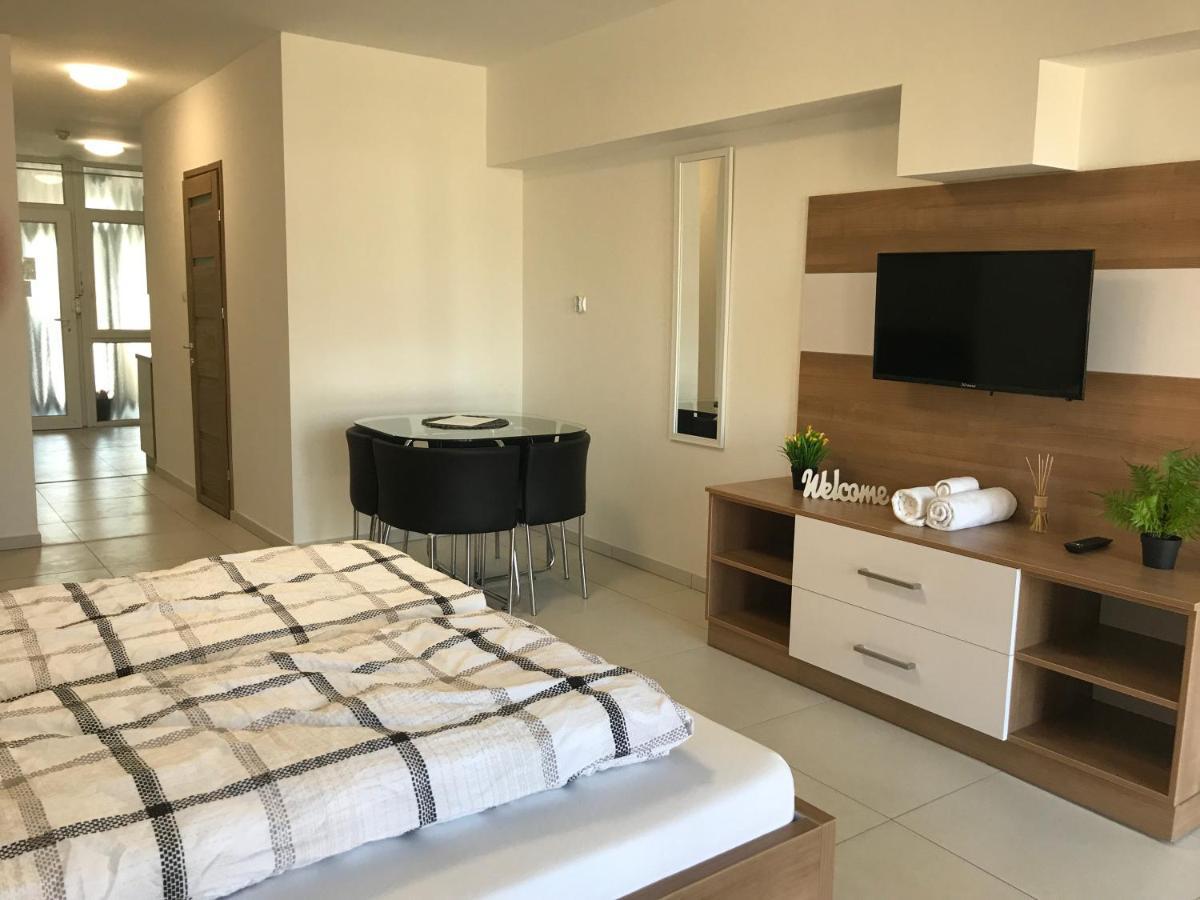 דירות סגד Tisza Gyongye Apartmanhaz מראה חיצוני תמונה