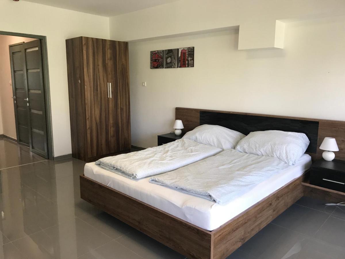דירות סגד Tisza Gyongye Apartmanhaz מראה חיצוני תמונה